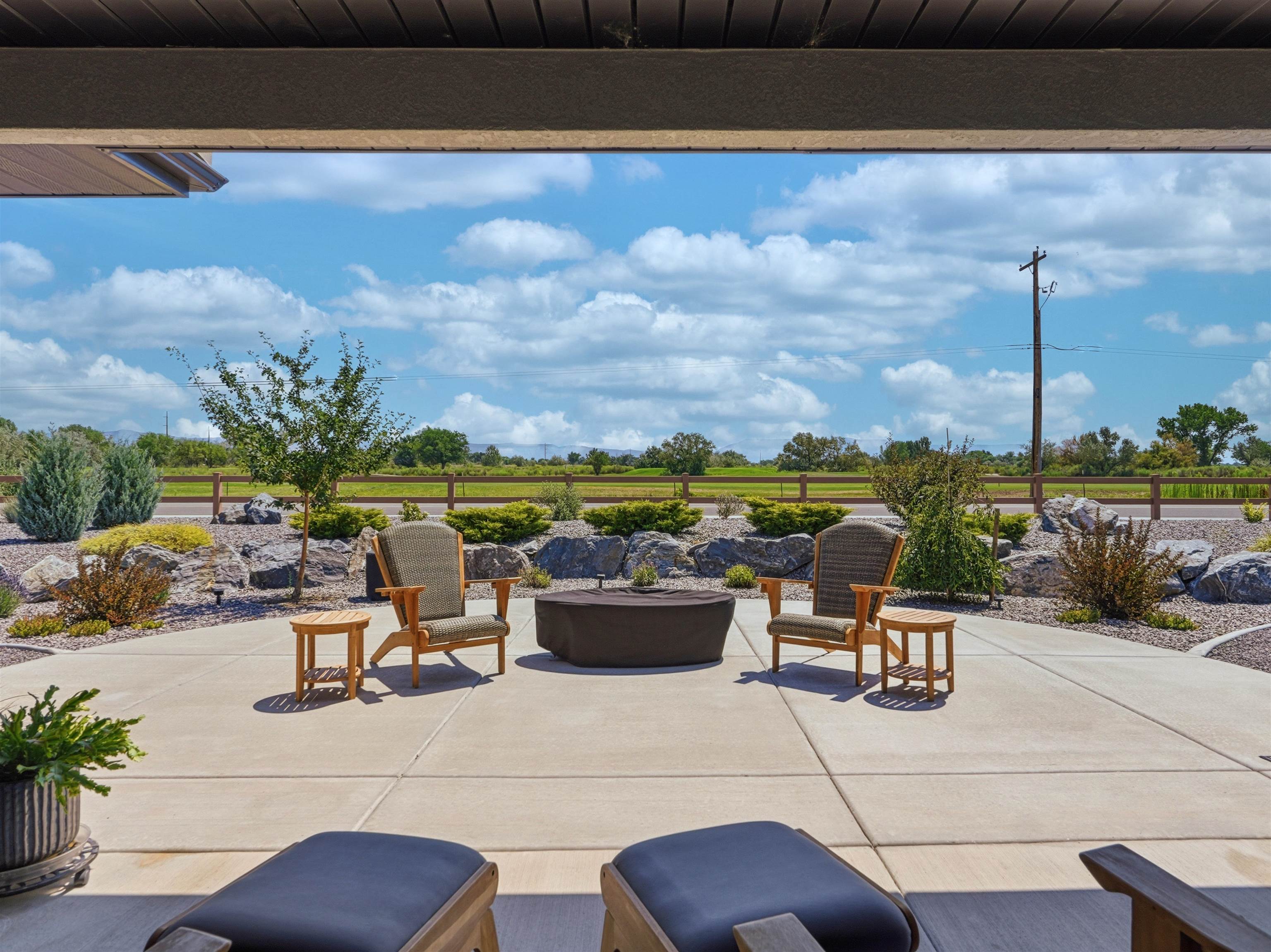 Experience luxury living in one of the Grand Valleys beautiful golf co – image 25