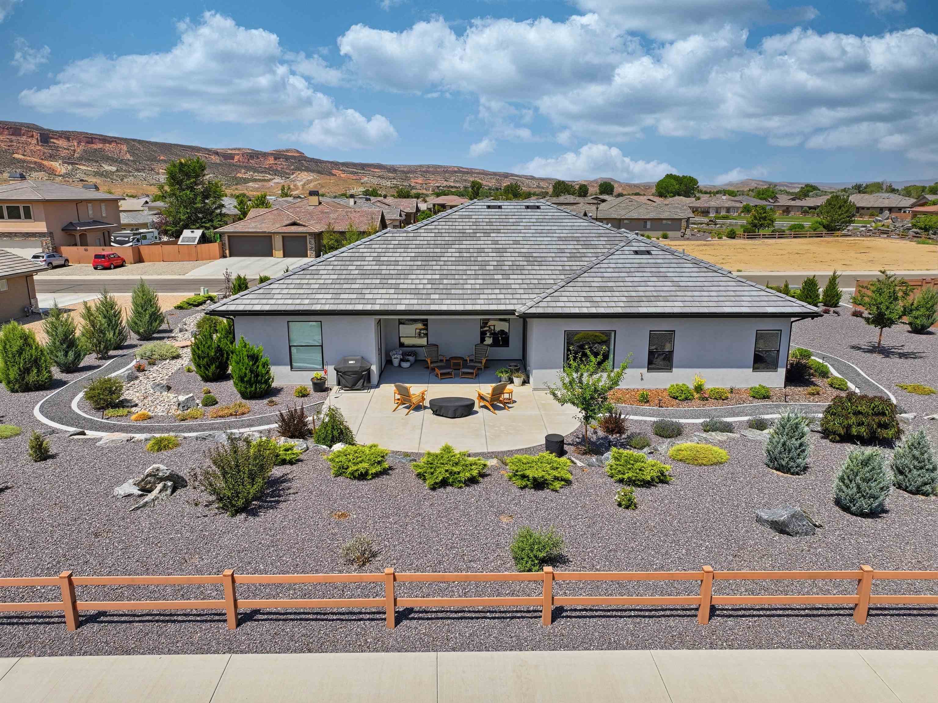 Experience luxury living in one of the Grand Valleys beautiful golf co – image 31
