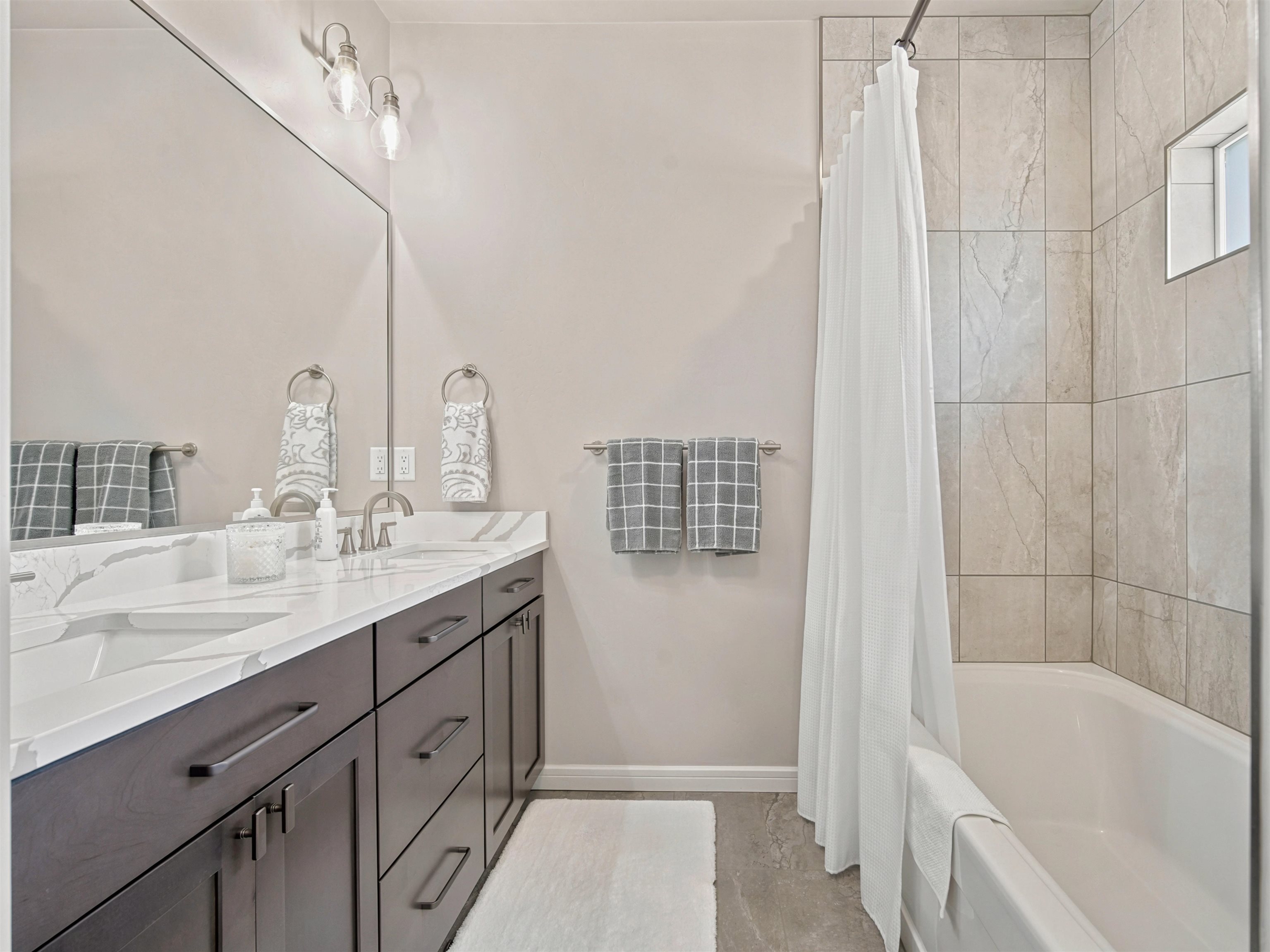 Experience luxury living in one of the Grand Valleys beautiful golf co – image 23