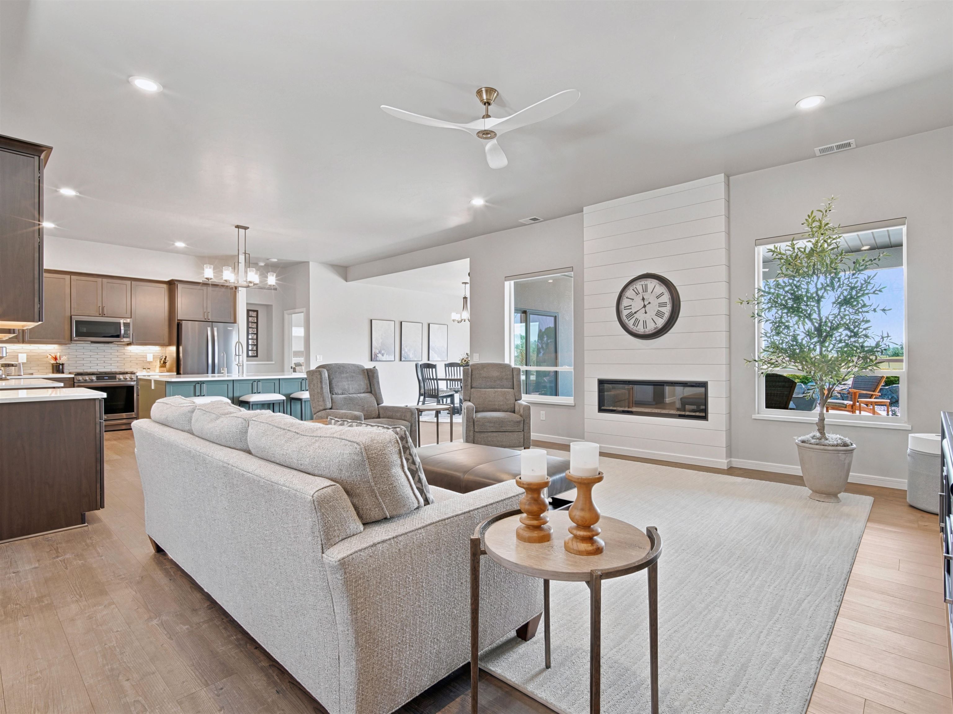 Experience luxury living in one of the Grand Valleys beautiful golf co – image 4