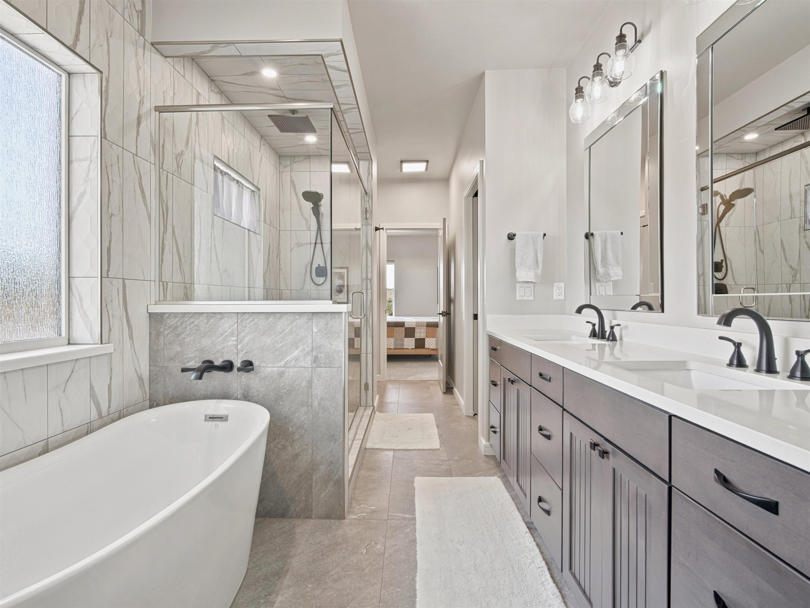 Experience luxury living in one of the Grand Valleys beautiful golf co – image 13