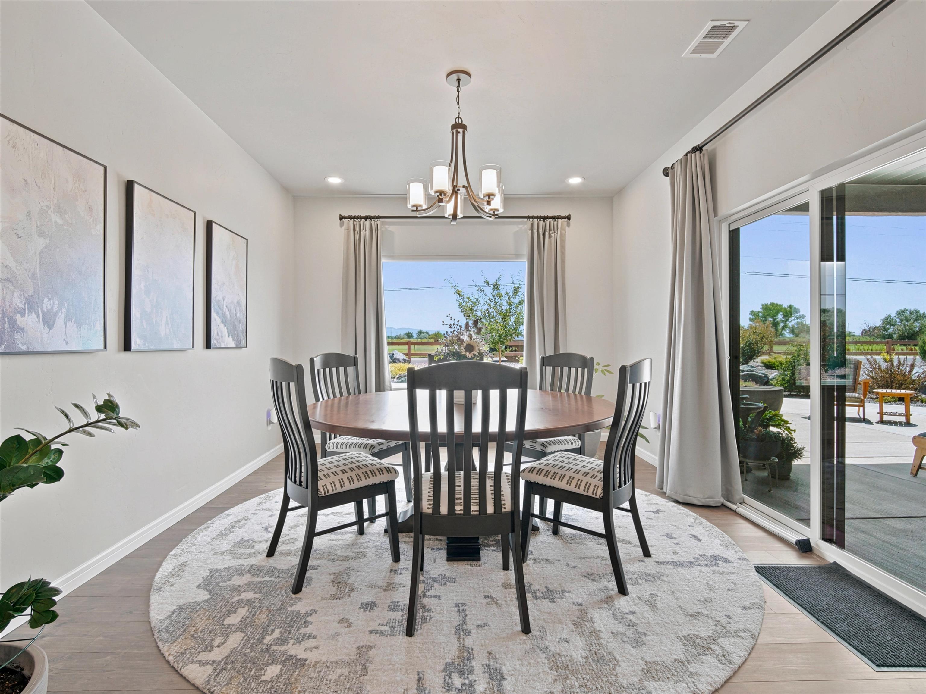 Experience luxury living in one of the Grand Valleys beautiful golf co – image 11