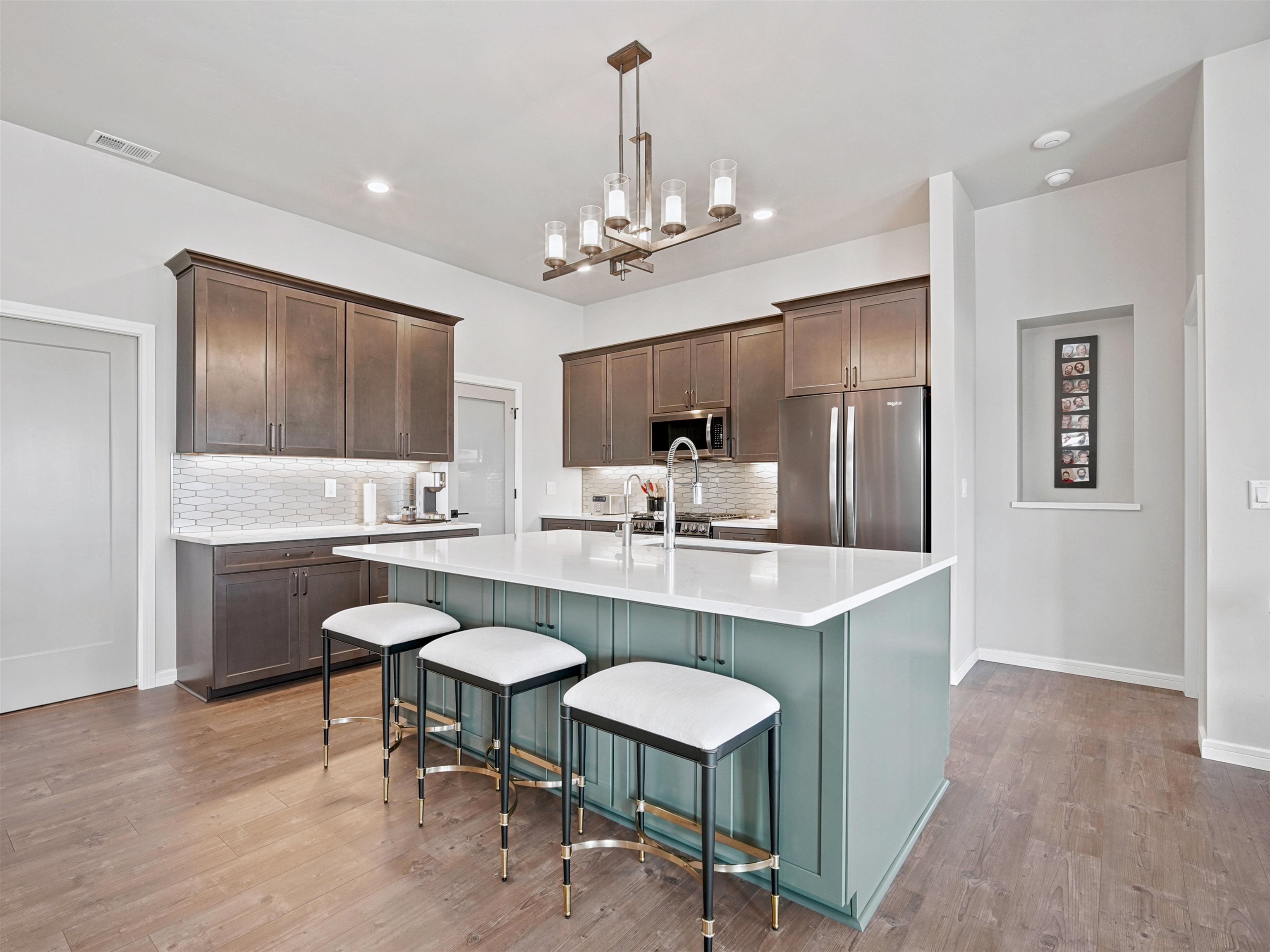 Experience luxury living in one of the Grand Valleys beautiful golf co – image 9