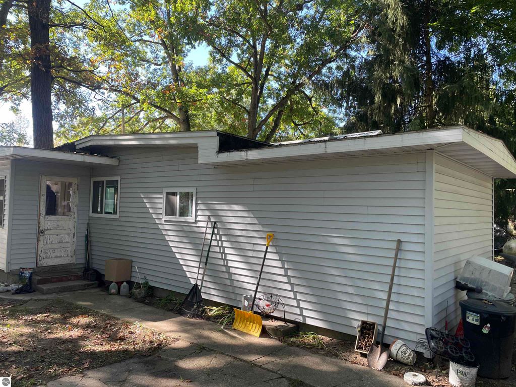 Photo of 17068 Seventh Street, Wellston, MI 49689 (MLS # 1939781)