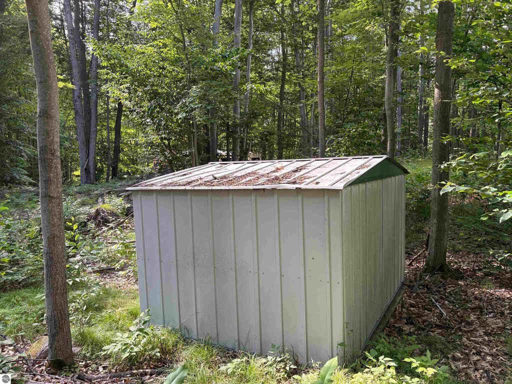 Photo of 116 Knoll One Drive, Leroy, MI 49655 (MLS # 1936233)