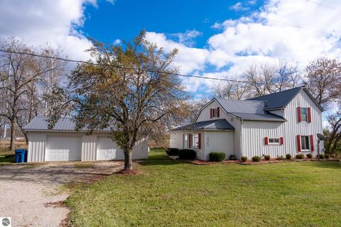 Photo of 3949 Bard Road, Beaverton, MI 48612 (MLS # 1940209)