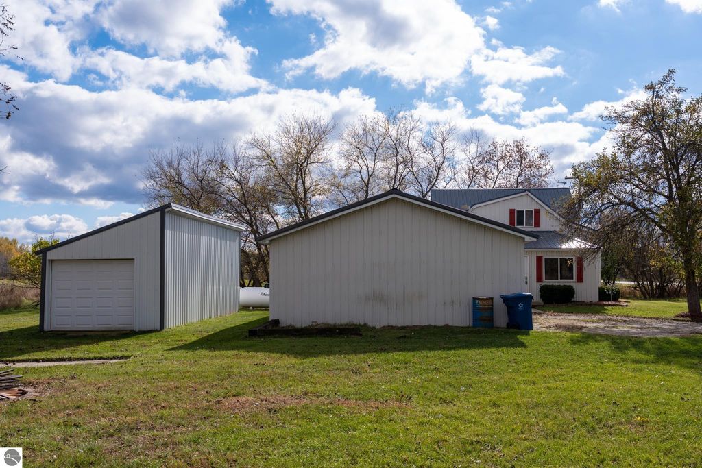 Photo of 3949 Bard Road, Beaverton, MI 48612 (MLS # 1940209)