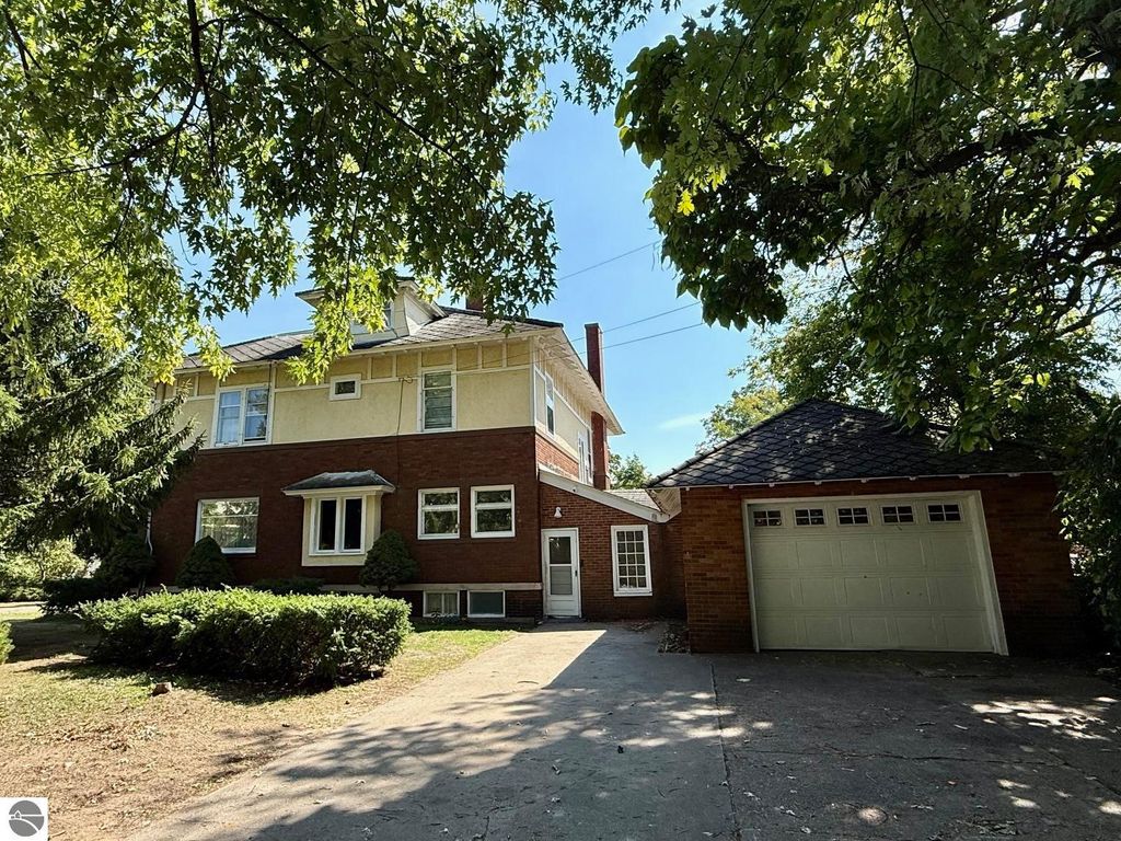 Photo of 513 E Cass Street, Cadillac, MI 49601 (MLS # 1938174)