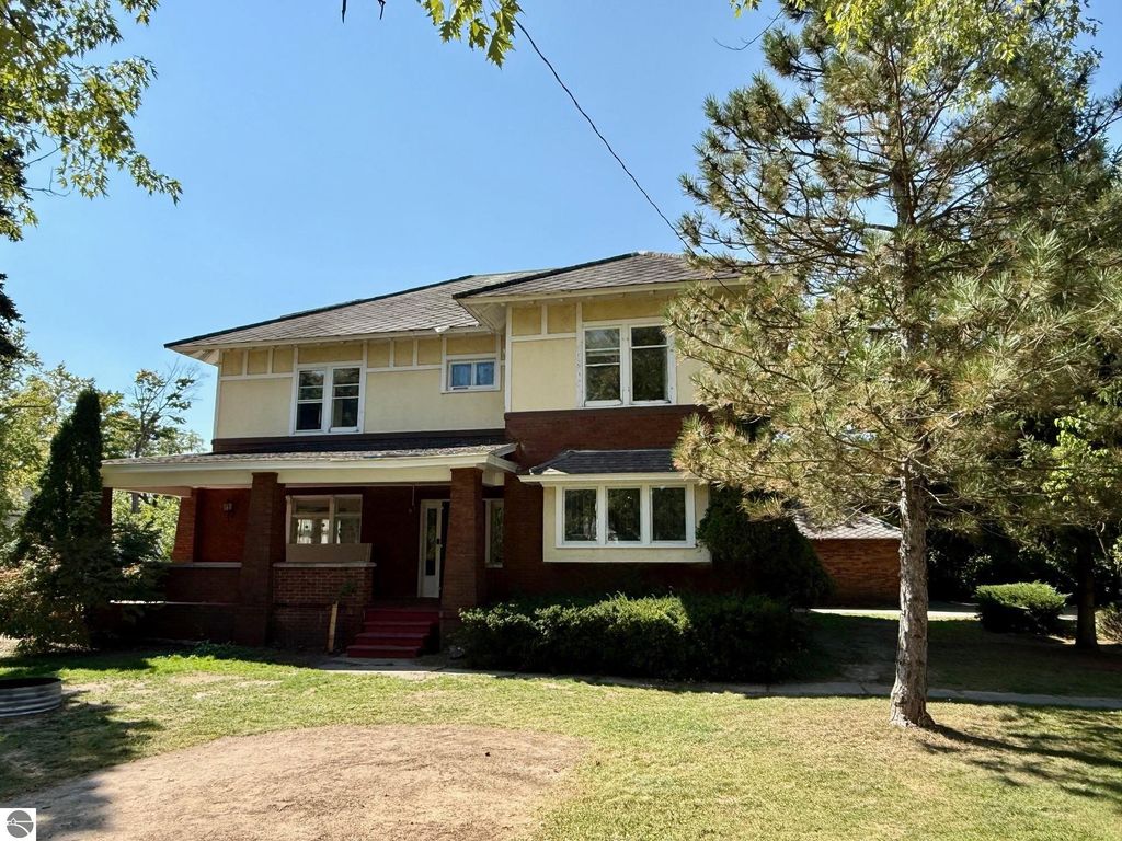 Photo of 513 E Cass Street, Cadillac, MI 49601 (MLS # 1938174)