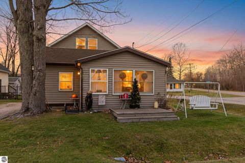 Photo of 1107 Shoreline Drive, Houghton Lake, MI 48629 (MLS # 1940812)