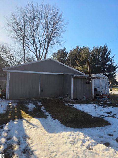 Tiny photo for 3990 N Ferris Road, Riverdale, MI 48877 (MLS # 1941325)