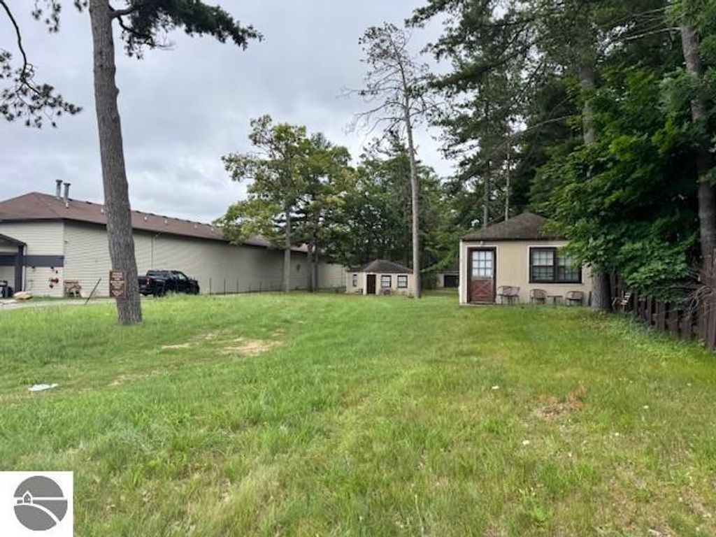 Photo of 1470 US-31 N, Traverse City, MI 49686 (MLS # 1936635)