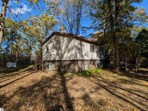 Photo of 2812 W Wing Road, Mt Pleasant, MI 48858 (MLS # 1939768) Photo of 2812 W Wing Road, Mt Pleasant, MI 48858 (MLS # 1939768)
