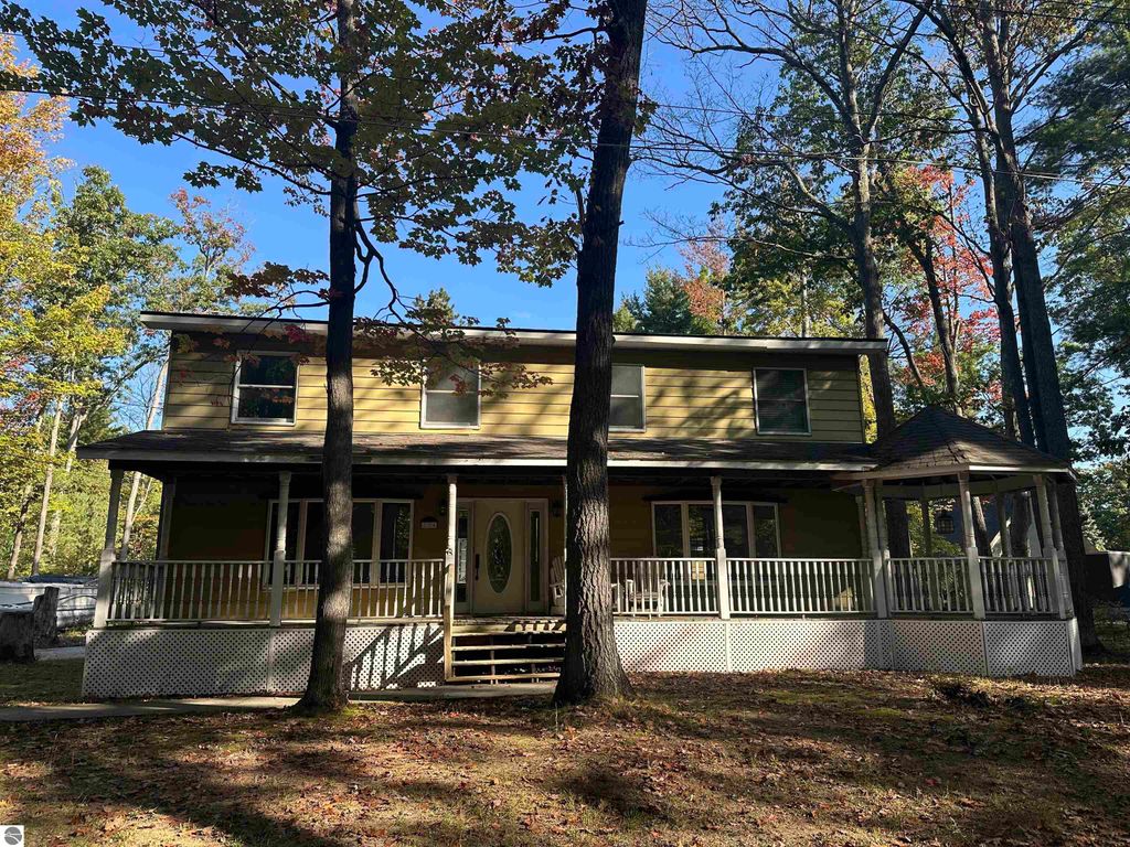 Photo of 224 Elm Avenue, Roscommon, MI 48653 (MLS # 1939202)