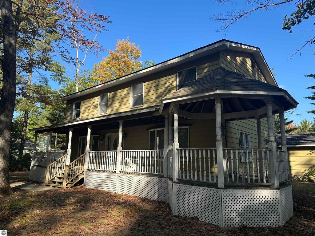 Photo of 224 Elm Avenue, Roscommon, MI 48653 (MLS # 1939202)