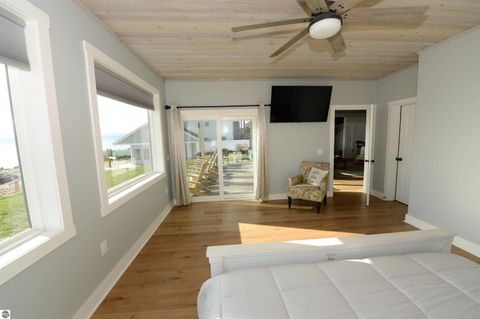 Tiny photo for 629 W Lake Street, Tawas City, MI 48763 (MLS # 1939842)