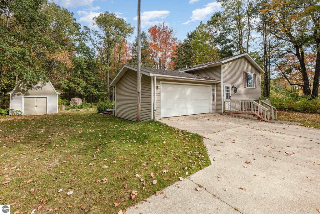 Photo of 7165 E 30 3/4 Road, Cadillac, MI 49601 (MLS # 1939269)