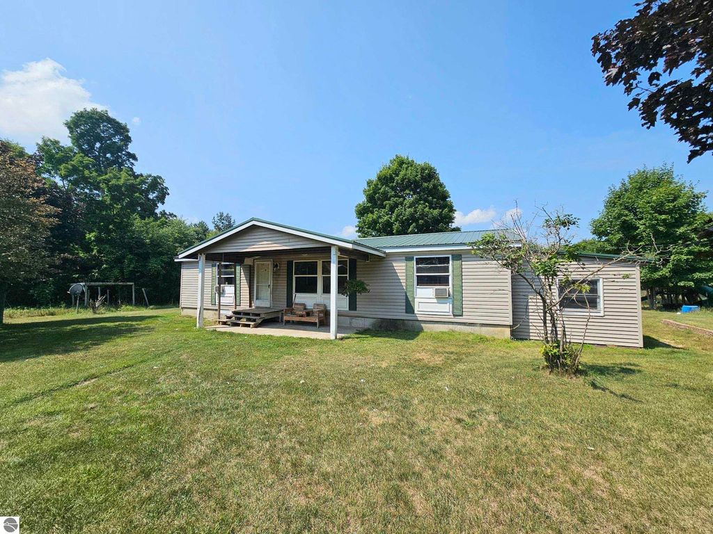 Photo of 5521 N Edwards Road, Lake City, MI 49651 (MLS # 1937344)