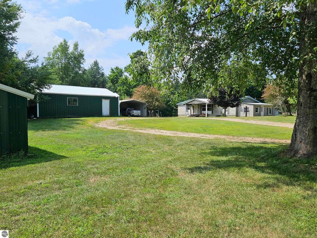 Photo of 5521 N Edwards Road, Lake City, MI 49651 (MLS # 1937344)