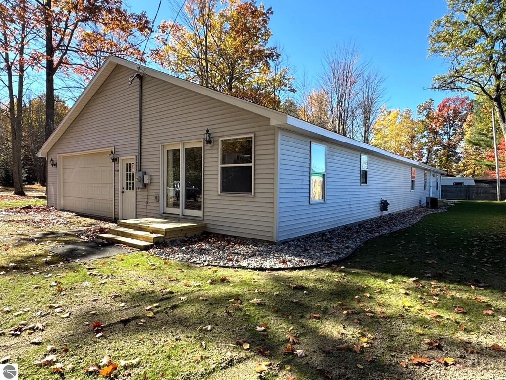 Photo of 2385 W Houghton Lake Drive, Houghton Lake, MI 48629 (MLS # 1940265)