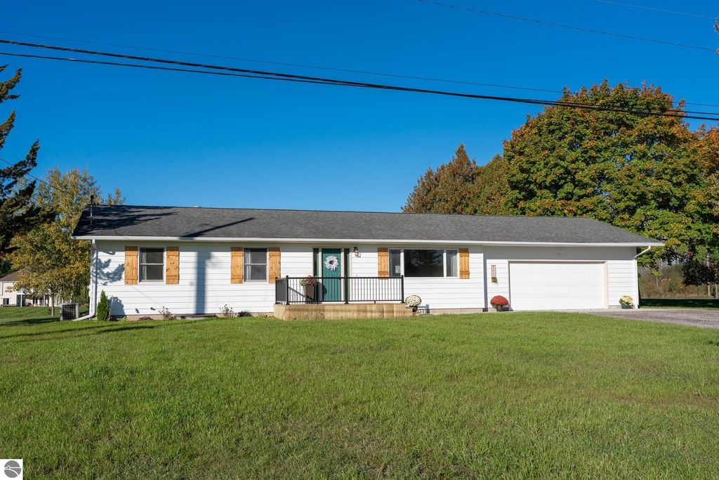Photo for 3332 S Lincoln Road, Mt Pleasant, MI 48858 (MLS # 1939809)