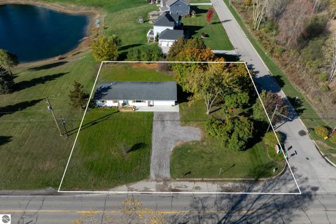 Tiny photo for 3332 S Lincoln Road, Mt Pleasant, MI 48858 (MLS # 1939809)