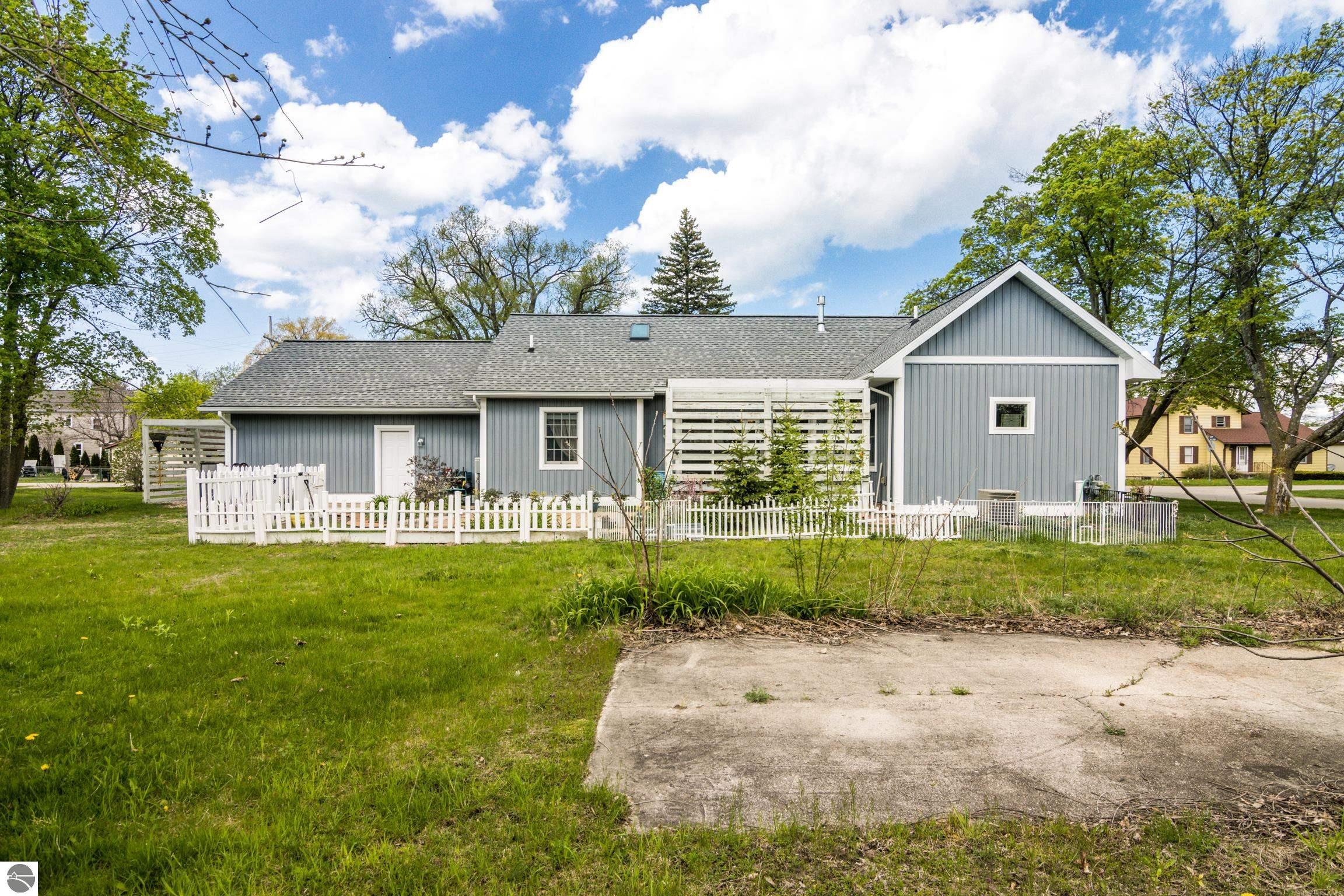 Elk Rapids, Michigan 49629, United States, 3 Bedrooms Bedrooms, ,2 BathroomsBathrooms,Residential,Active,133110