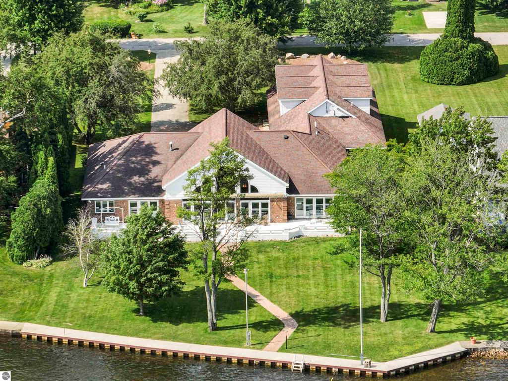 Photo of 707 Lake Shore Drive, Cadillac, MI 49601 (MLS # 1936783)