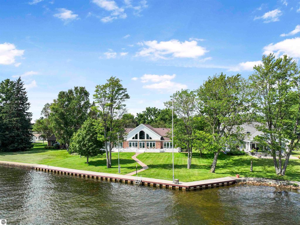 Photo of 707 Lake Shore Drive, Cadillac, MI 49601 (MLS # 1936783)