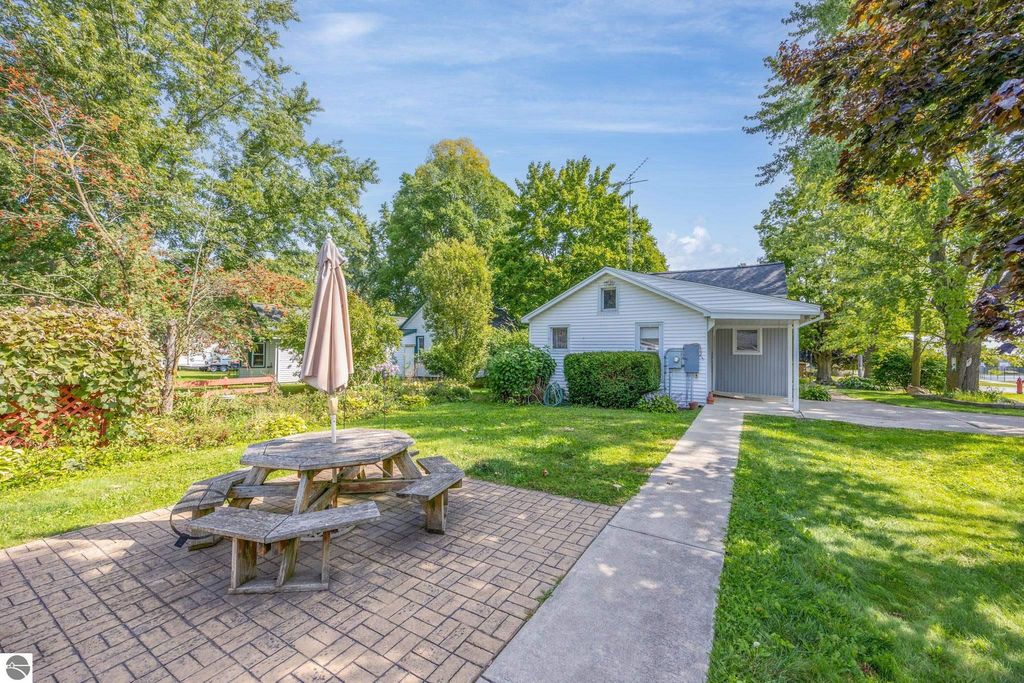 Photo of 130 S Pine Street, McBain, MI 49657 (MLS # 1938473)