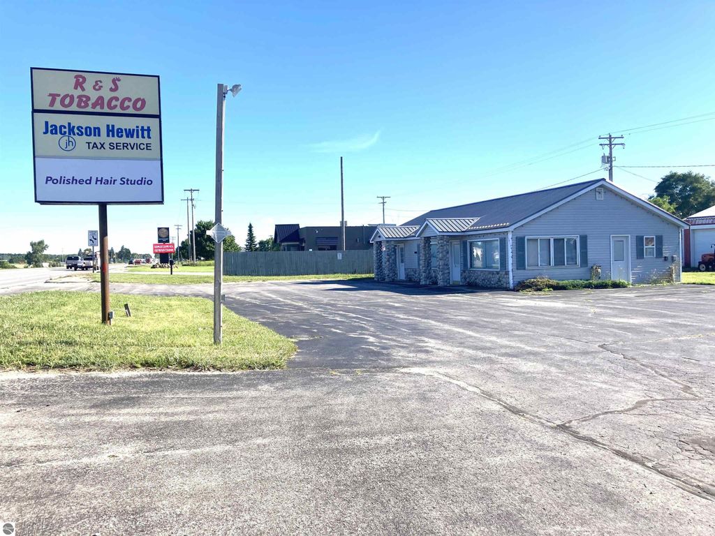 Photo of 305 S US-31, Traverse City, MI 49685 (MLS # 1939896)