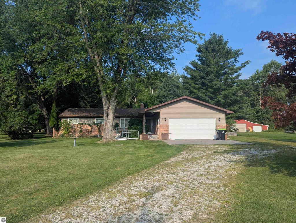 Photo of 910 N Court Street, Au Gres, MI 48703 (MLS # 1937617)