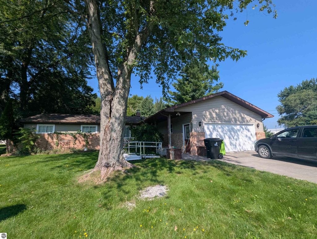 Photo of 910 N Court Street, Au Gres, MI 48703 (MLS # 1937617)