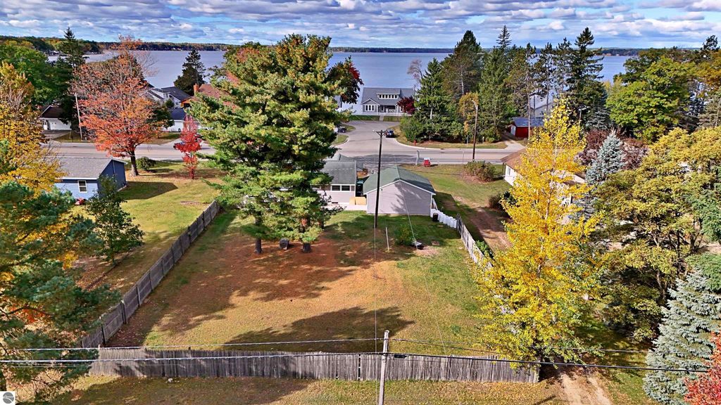Photo of 719 S Lakeshore Drive, Lake City, MI 49651 (MLS # 1939467)