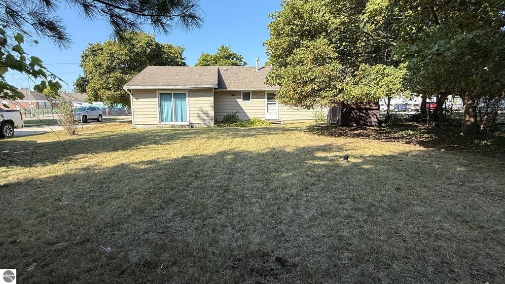 Photo of 113 Livingston Street, Mt Pleasant, MI 48858 (MLS # 1938696)