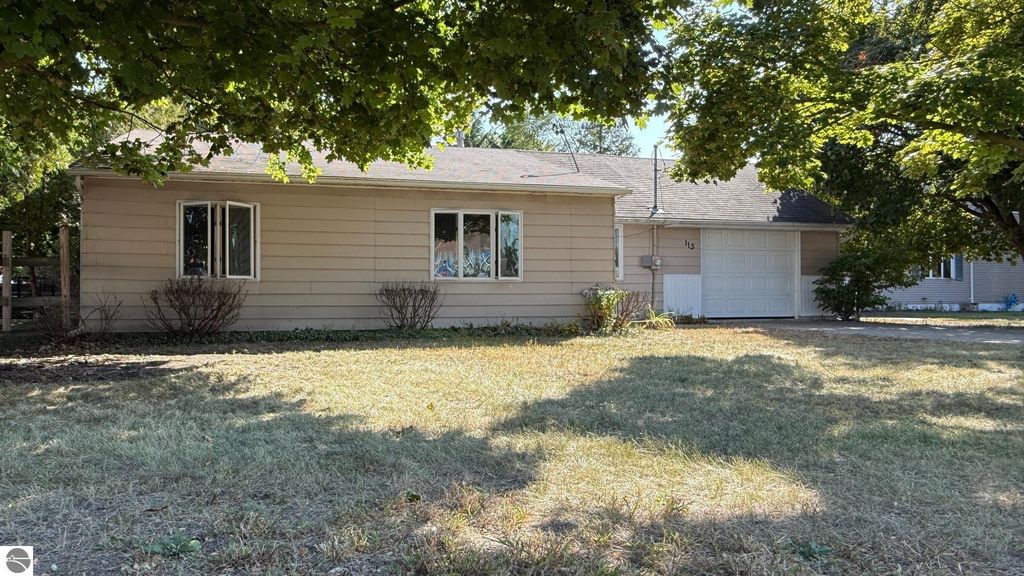 Photo of 113 Livingston Street, Mt Pleasant, MI 48858 (MLS # 1938696)