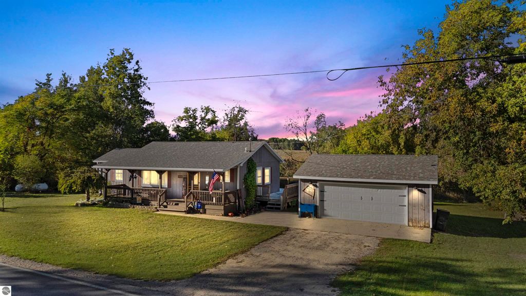 Photo of 16180 21 Mile Road, Big Rapids, MI 49307 (MLS # 1939151)