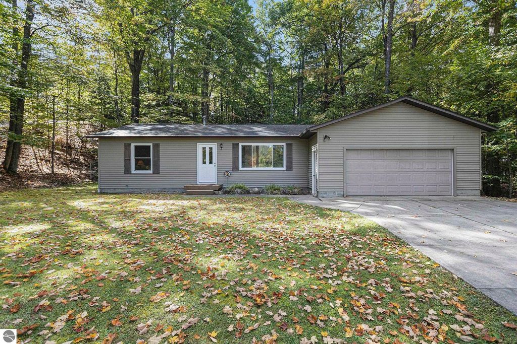 Photo of 260 Lauri Wil Lane, Traverse City, MI 49696 (MLS # 1939450)