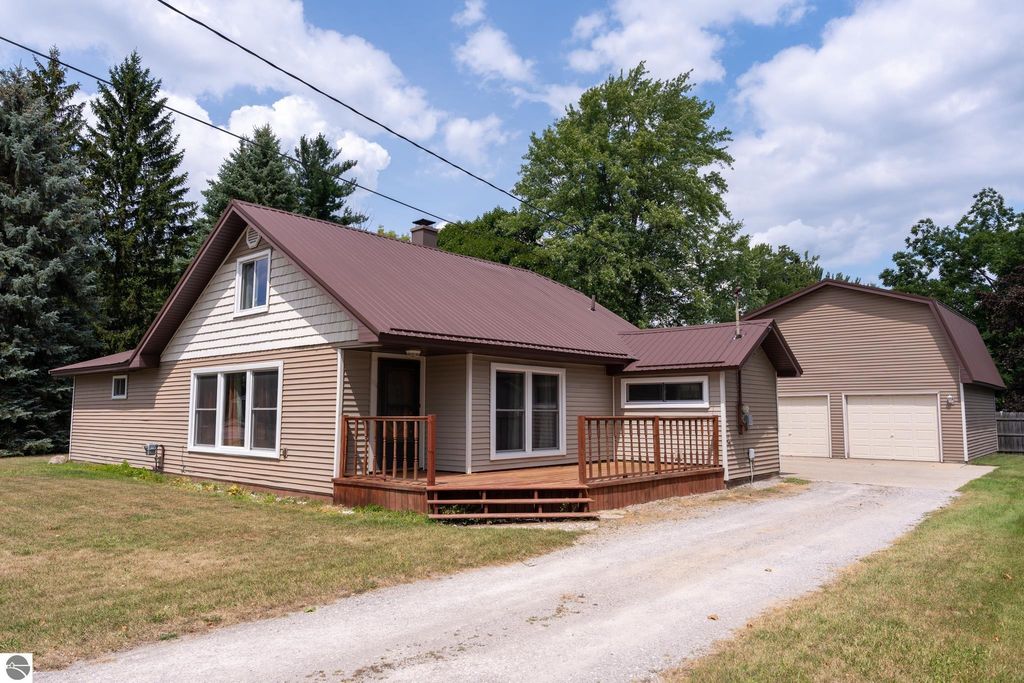 Photo of 206 W Railway Street, Coleman, MI 48618 (MLS # 1937414)
