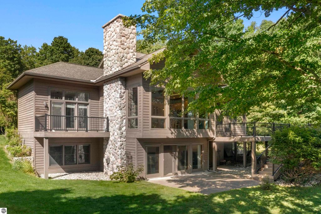 Photo of 11775 Golfview Drive, Bear Lake, MI 49614 (MLS # 1938038)