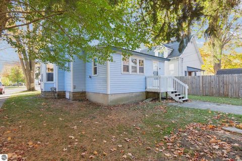 Tiny photo for 117 E Wright Avenue, Shepherd, MI 48883 (MLS # 1940141)