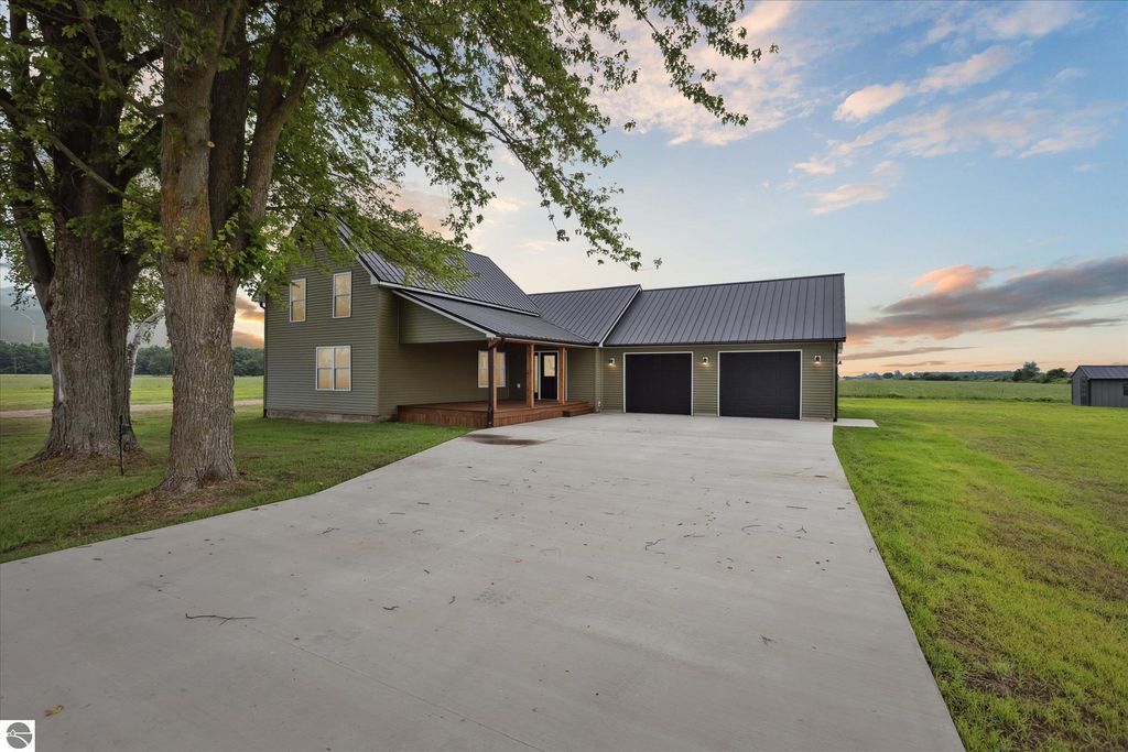 Photo of 4798 N Loomis Road, Mt Pleasant, MI 48858 (MLS # 1935625)