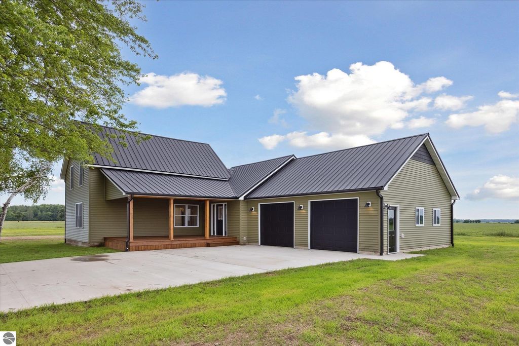 Photo of 4798 N Loomis Road, Mt Pleasant, MI 48858 (MLS # 1935625)