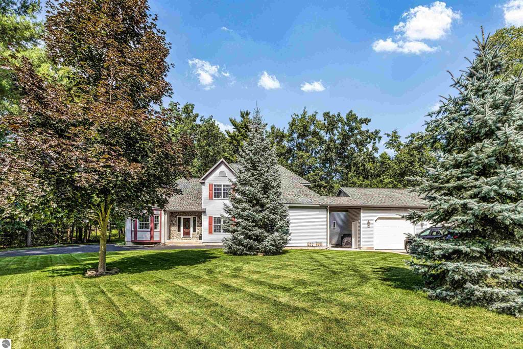 Photo of 3266 W Maplehurst Drive, Roscommon, MI 48653 (MLS # 1938637)