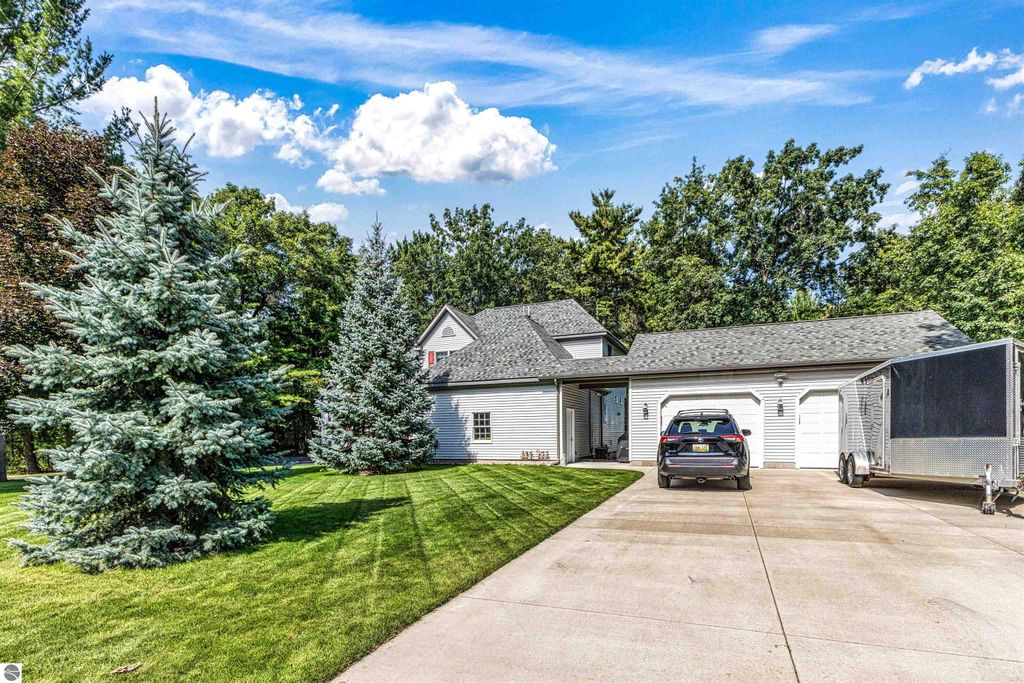 Photo of 3266 W Maplehurst Drive, Roscommon, MI 48653 (MLS # 1938637)