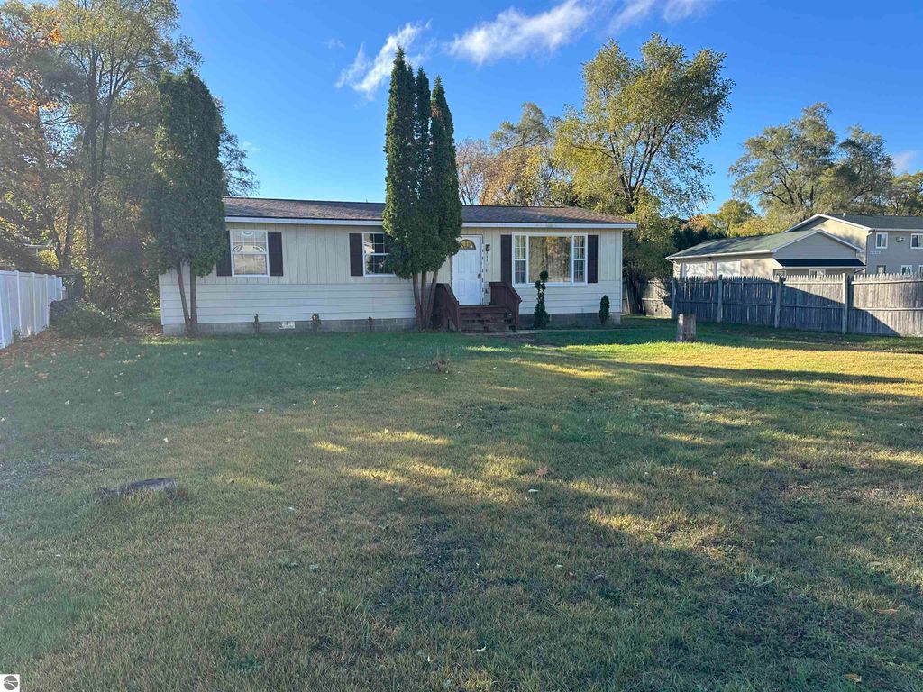 Photo of 221 Dwyer Avenue, Clare, MI 48617 (MLS # 1940073)