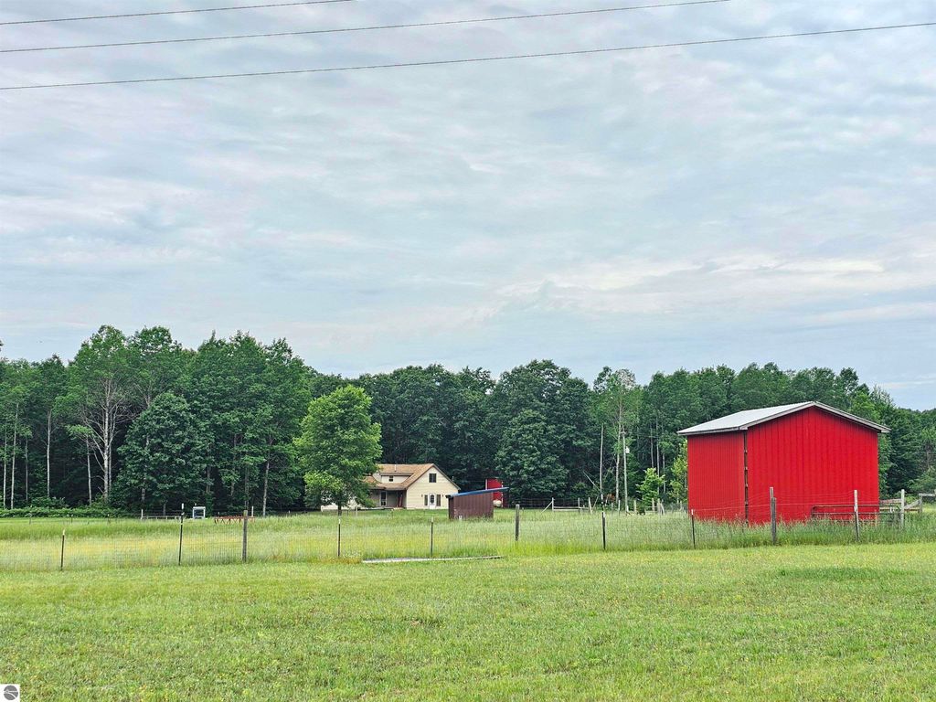 Photo of 3815 N 3 1/2 Road, Mesick, MI 49668 (MLS # 1935857)