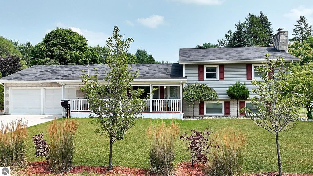 Photo of 112 N Brown Street, Mt Pleasant, MI 48858 (MLS # 1937783)