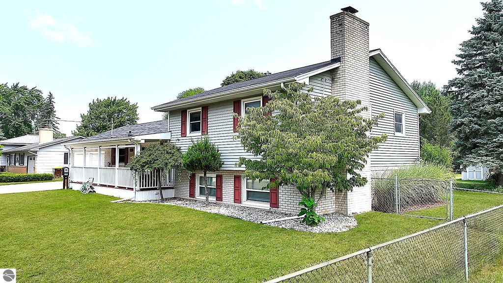 Photo of 112 N Brown Street, Mt Pleasant, MI 48858 (MLS # 1937783)
