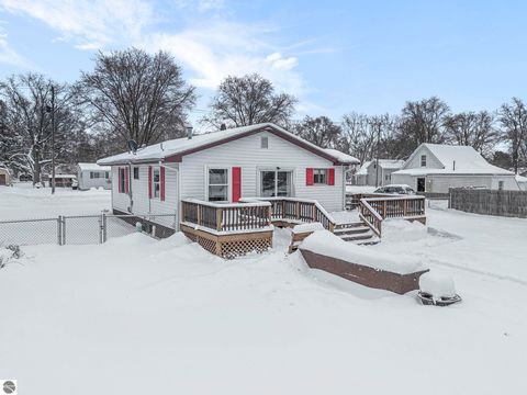 Tiny photo for 439 Colfax Street, Cadillac, MI 49601 (MLS # 1941108)
